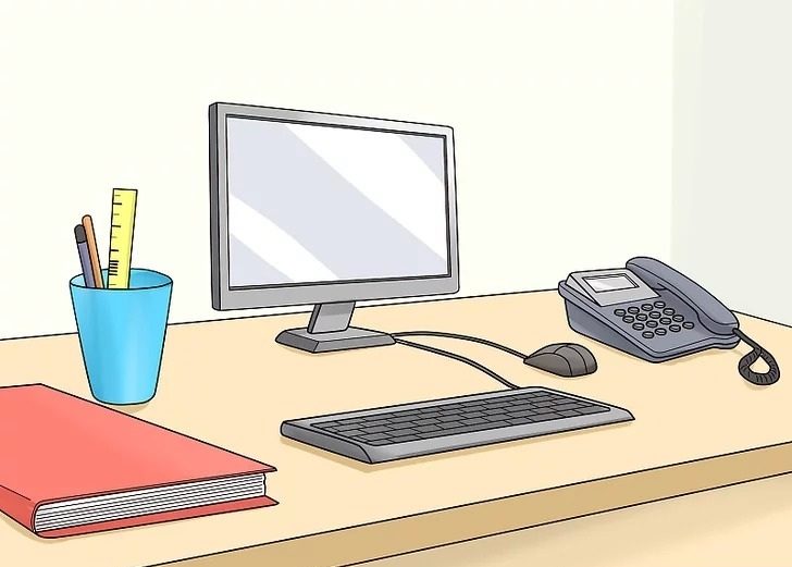 منظم کردن وسایل روی میز کامپیوتر
