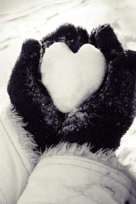 قلب برفی زیبا برای عکس برف عاشقانه قلب برای پروفایل