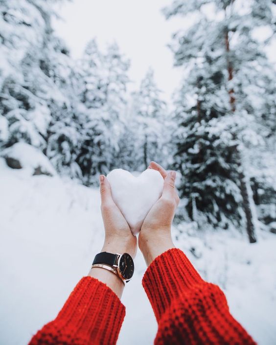 قلب برفی زیبا برای عکس برف عاشقانه برای پروفایل