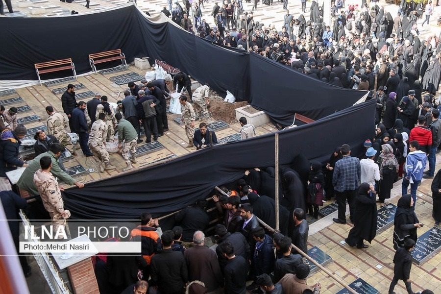 عکس آماده سازی آرامگاه سردار حاج قاسم سلیمانی در گلزار شهدای کرمان