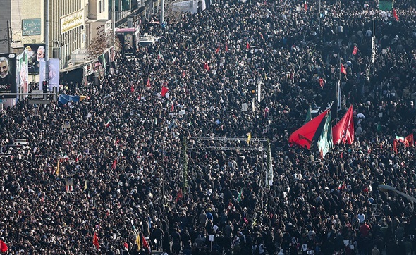 حضور مردم تهران در مراسم تشییع سردار سلیمانی