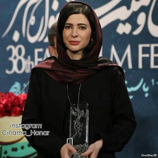 عکس نازنین احمدی در اختتامیه جشنوراه فیلم فجر 98