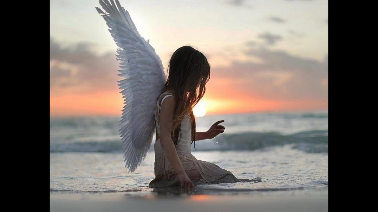 دختر بچه با بال فرشته