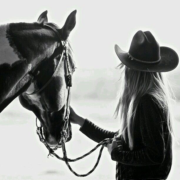 عکس دختر با اسب زیبا برای پروفایل
