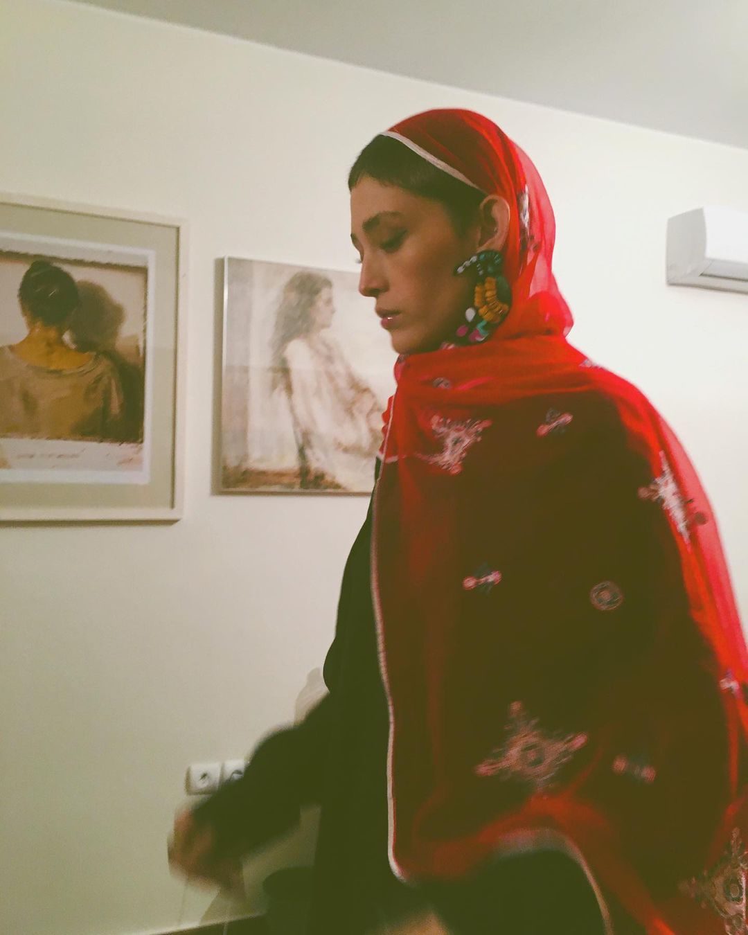 عکس فرشته حسینی با لباس محلی